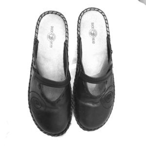 Duck head Leslie black slip on clog mule comfy